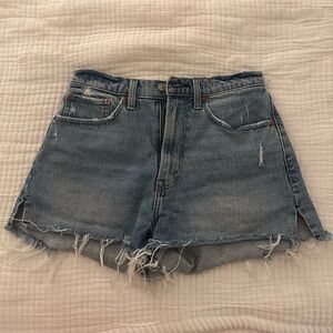 Abercrombie High Rise Mom Shorts: size 26/2
